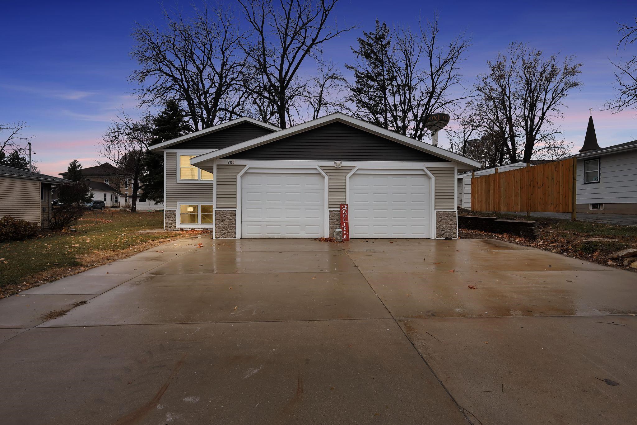 205 Ann Street Fox Lake, WI 53933 - Photo 2 of 32