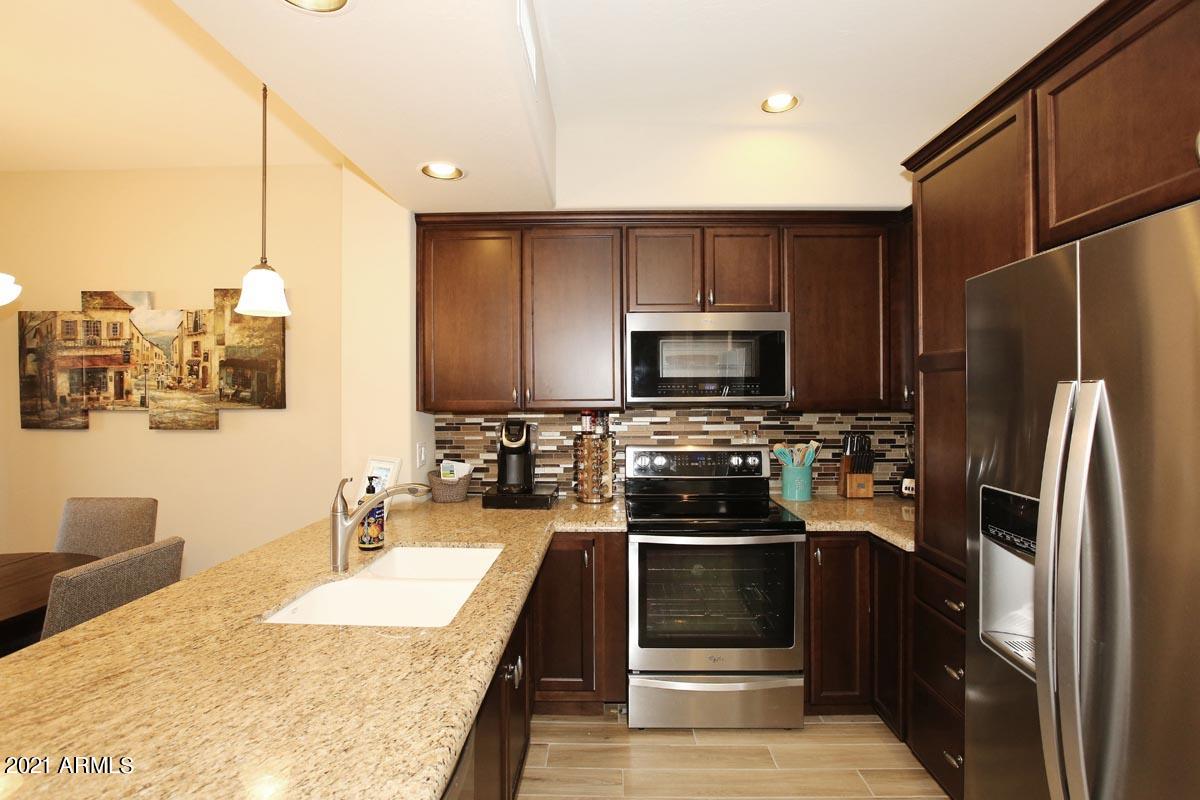 3935 East Rough Rider Road, Unit 1373 Phoenix, AZ 85050 - Photo 18 of 50 Kitchen-Range