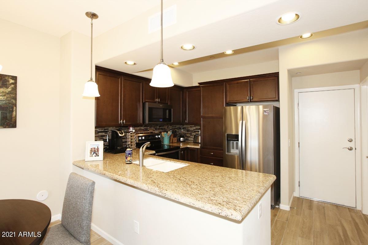 3935 East Rough Rider Road, Unit 1373 Phoenix, AZ 85050 - Photo 19 of 50 Kitchen