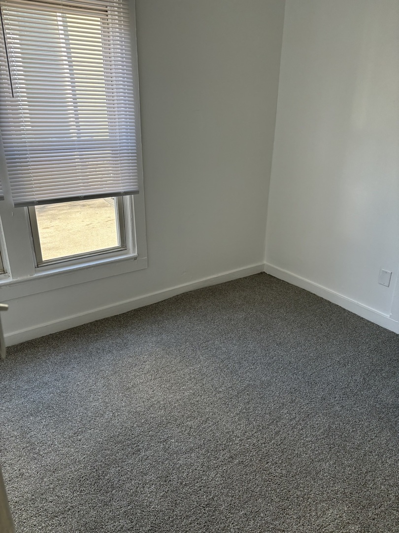 322 Pine Street Joliet, IL 60435 - Photo 10 of 11 an empty room with a window