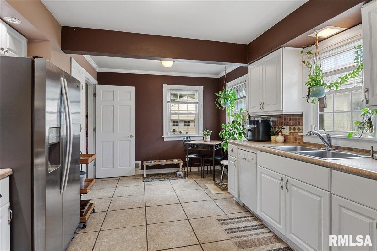 1713 Holmes Avenue Springfield, IL 62704 - Photo 10 of 30