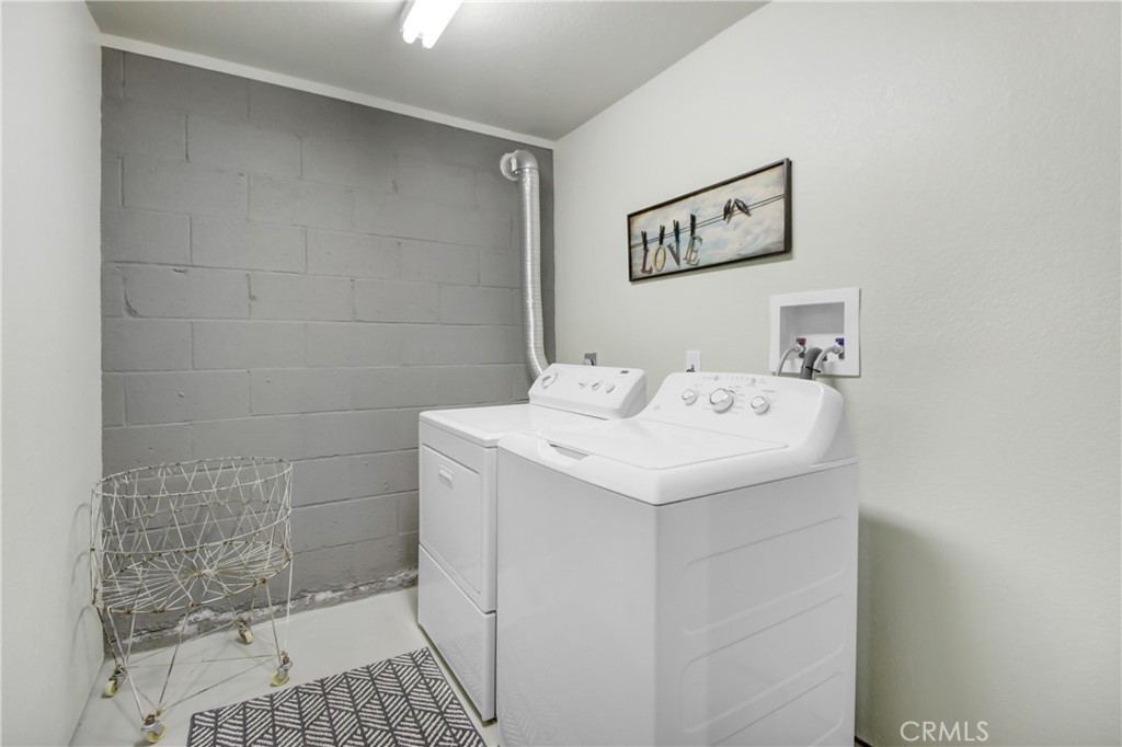 48085 Twin Pines Road Banning, CA 92220 - Photo 38 of 45 Laundry room