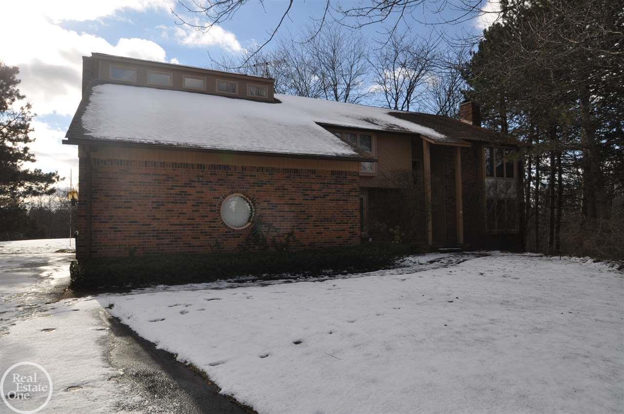 2509 Munster Road Rochester Hills, MI 48309 - Photo 1 of 31