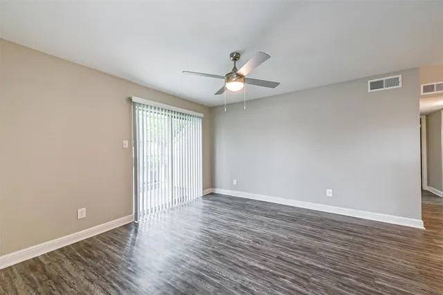 $1,140 | 1111 West Main Street, Unit 2801, League City, TX 77573