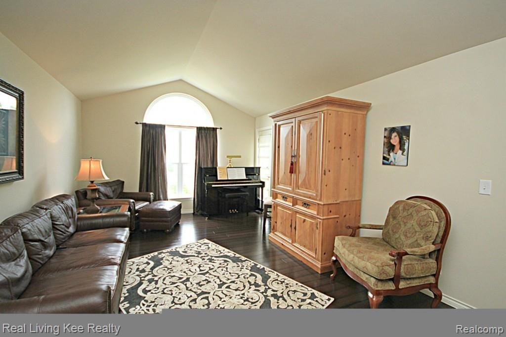 3511 Tremonte Circle Rochester, MI 48306 - Photo 7 of 22 3511 Tremonte 017.jpg