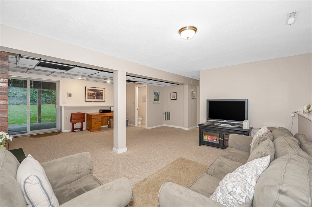 58 Wagon Wheel Road Dracut, MA 01826 - Photo 29 of 42 Gallery Image 29