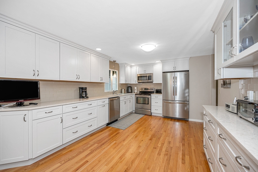 58 Wagon Wheel Road Dracut, MA 01826 - Photo 7 of 42 Gallery Image 7
