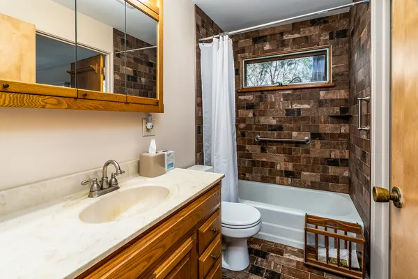 $450,000 | 88 Dakota Road, Carbondale, IL 62902