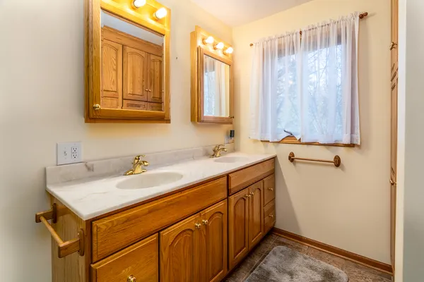 $450,000 | 88 Dakota Road, Carbondale, IL 62902