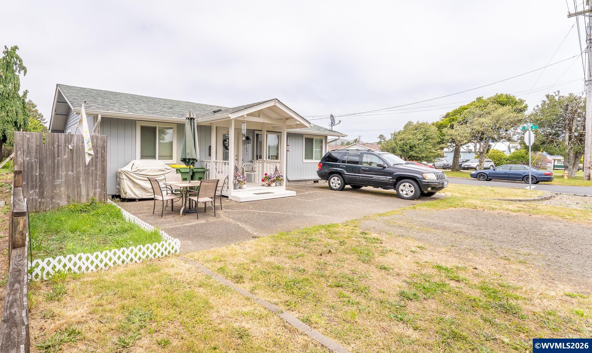 2025 Pine Street Florence, OR 97439 - Photo 18 of 27