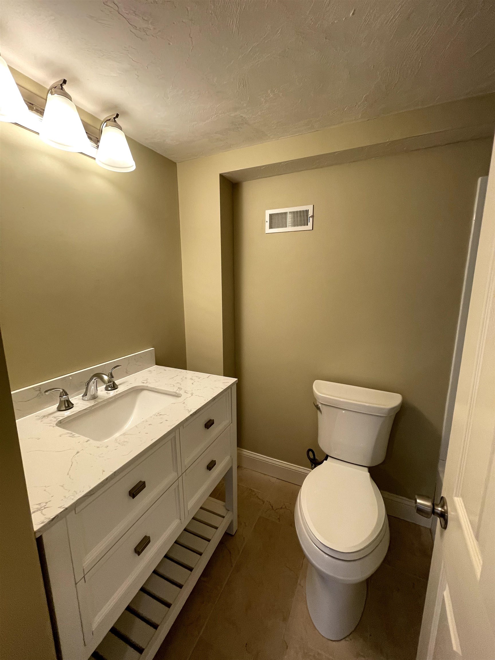 7 Chester Road, Unit 115 Derry, NH 03038 - Photo 12 of 17