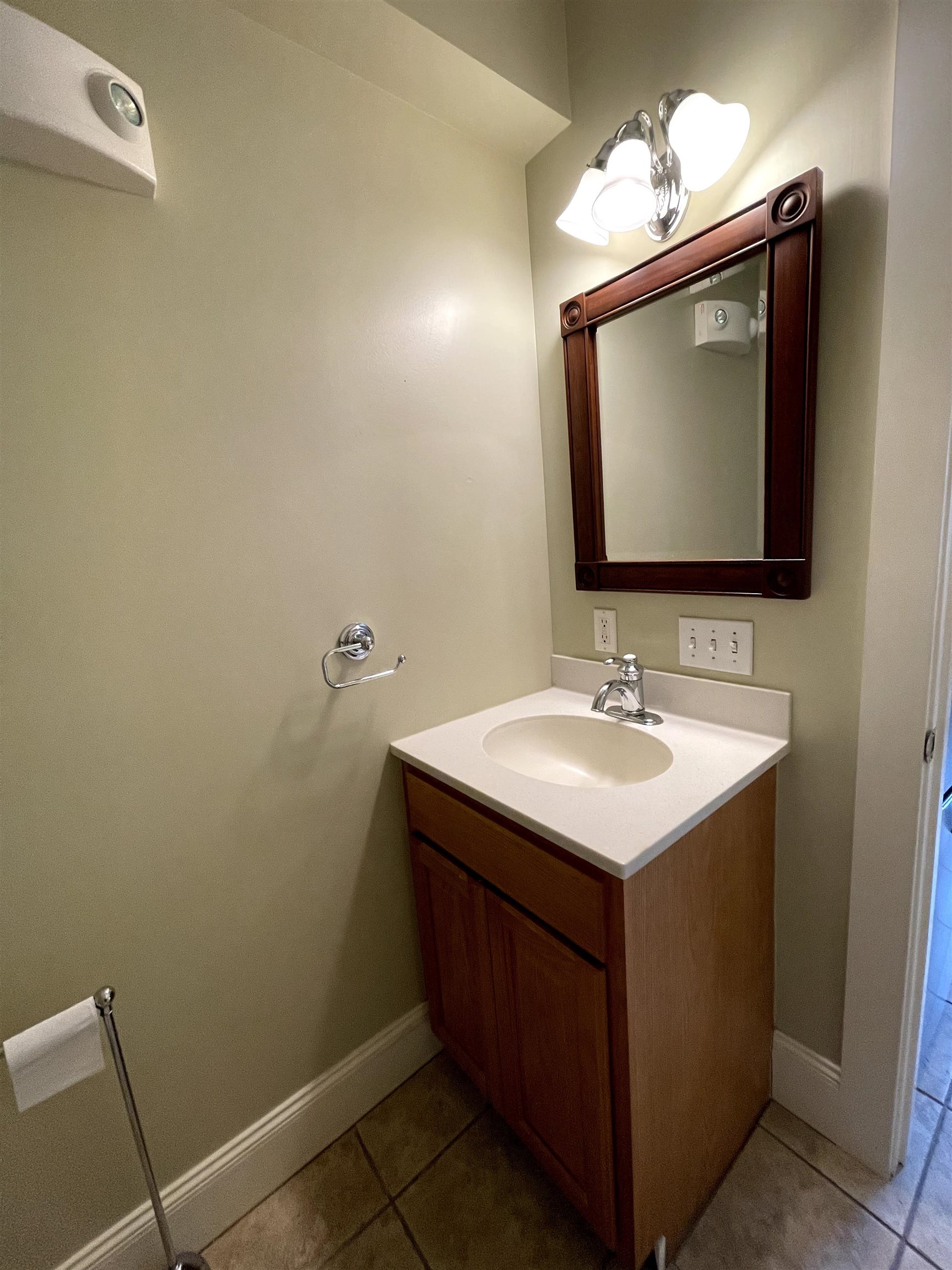 7 Chester Road, Unit 115 Derry, NH 03038 - Photo 9 of 17