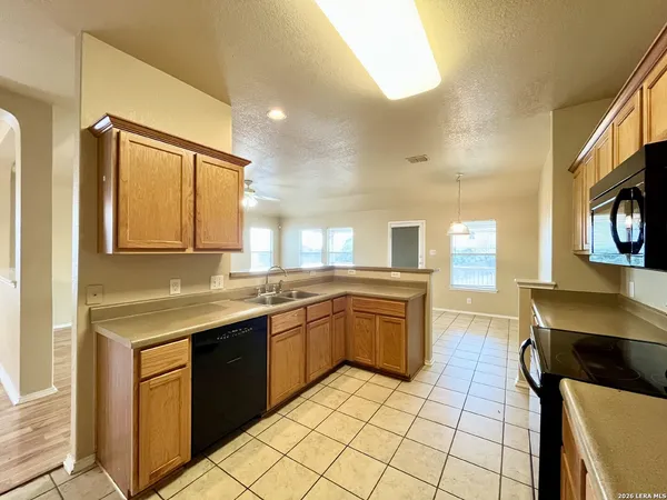 $1,695 | 8907 Wolff Vista, Converse, TX 78109