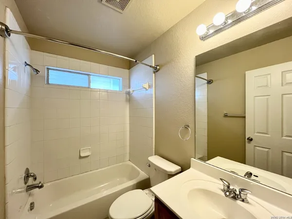 $1,695 | 8907 Wolff Vista, Converse, TX 78109