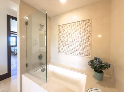 $6,950,000 | 200 South Golf Drive, Naples, FL 34102