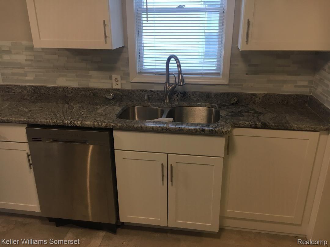 22773 Roxana Avenue Eastpointe, MI 48021 - Photo 16 of 42 IMG_6592.JPG