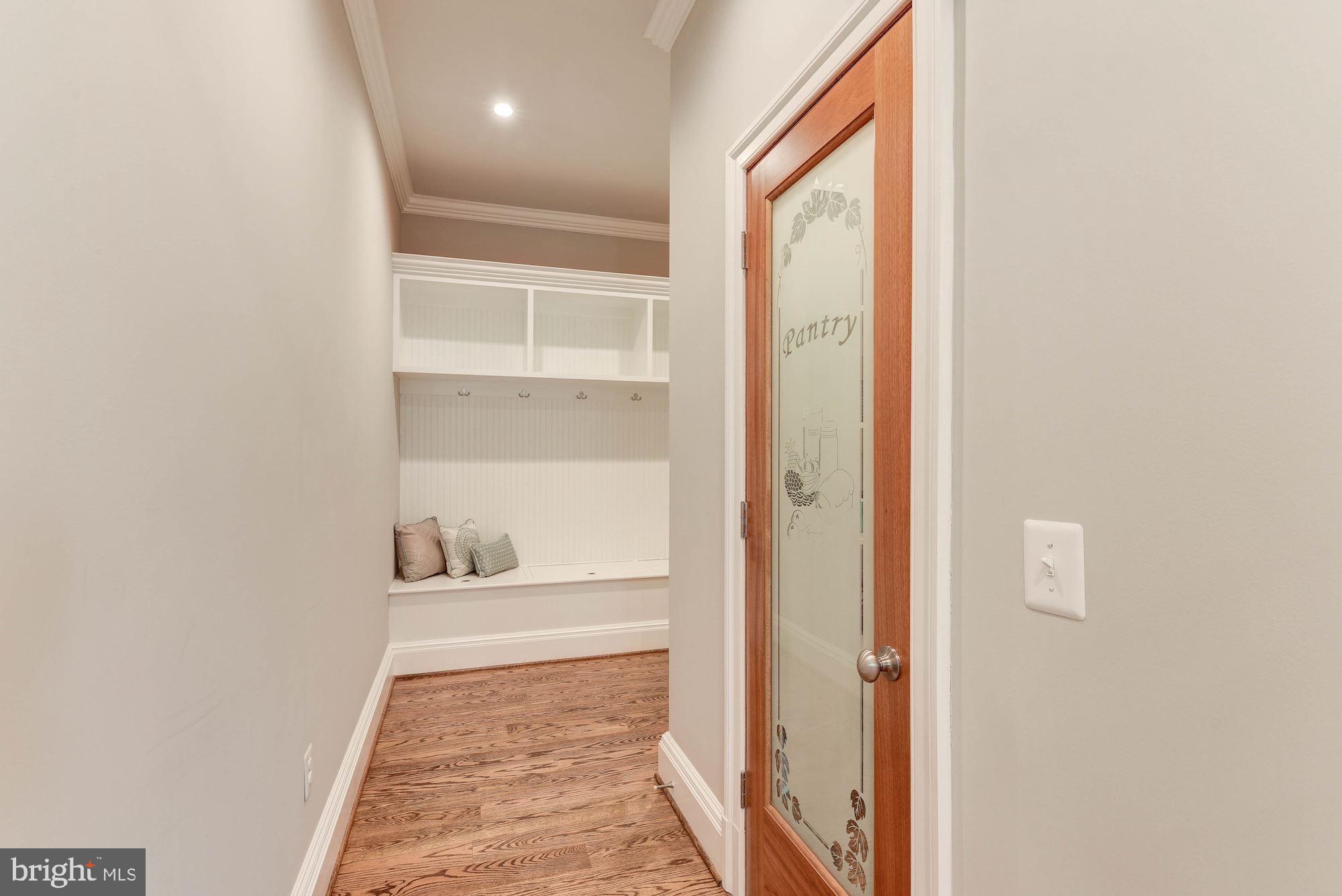 2015 South Arlington Ridge Road Arlington, VA 22202 - Photo 11 of 45