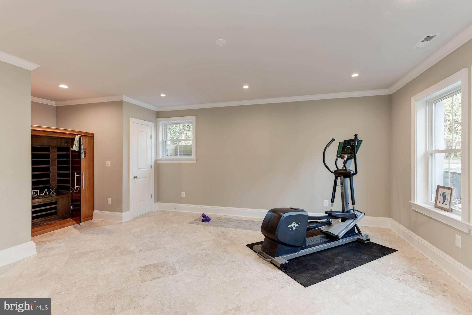 2015 South Arlington Ridge Road Arlington, VA 22202 - Photo 37 of 45