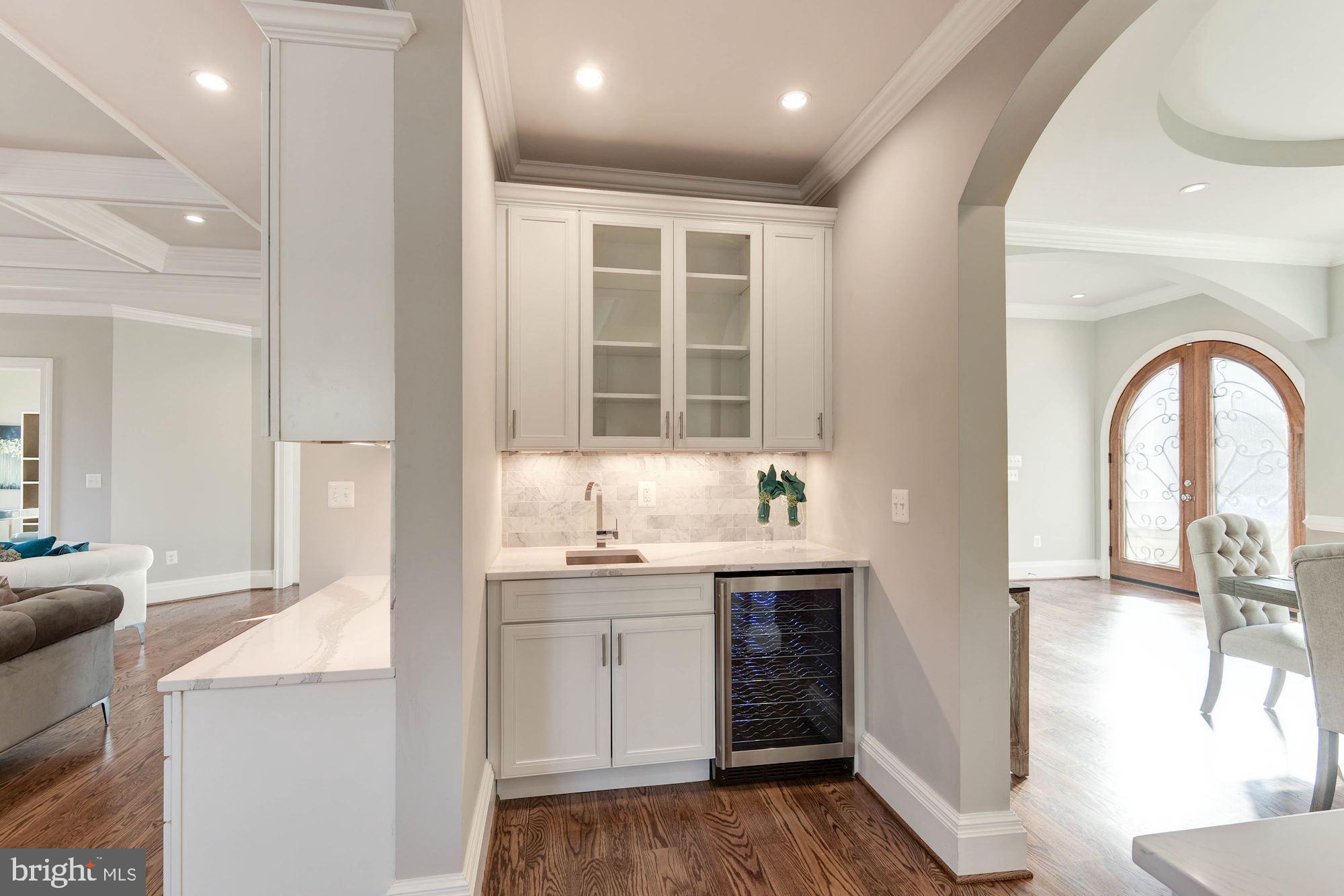 2015 South Arlington Ridge Road Arlington, VA 22202 - Photo 10 of 45