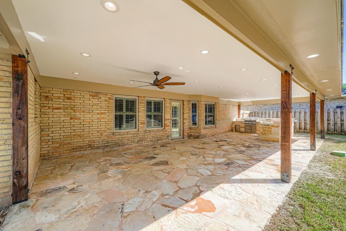 7202 Beckett Road Austin, TX 78749 - Photo 24 of 28 a view of a building