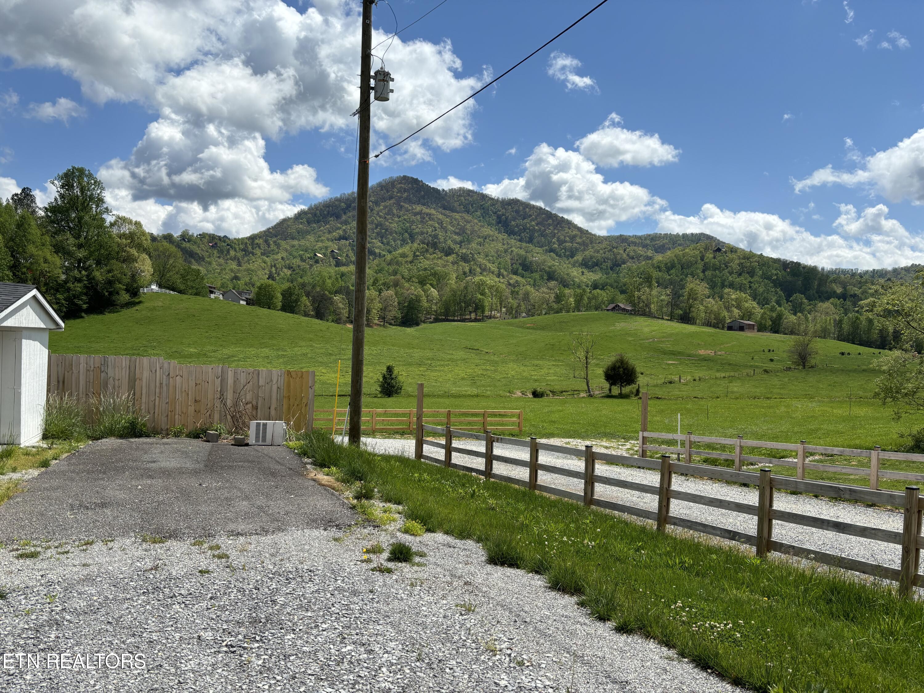 3989 Wears Valley Road Sevierville, TN 37862 - Photo 8 of 34 IMG_0111