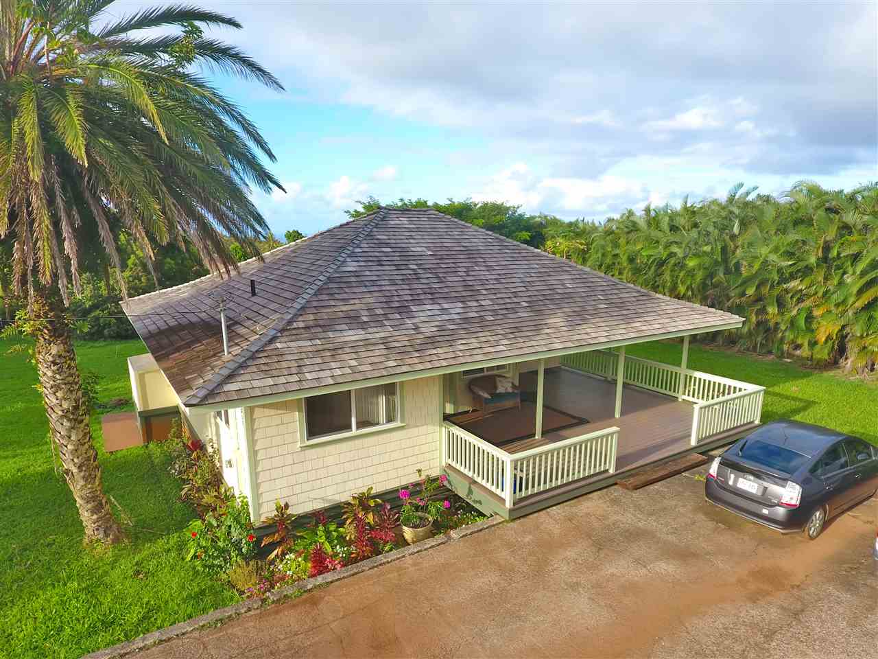 1855 B Kauhikoa Road Haiku, HI 96708 - Photo 12 of 30 a blue and white house with a yard