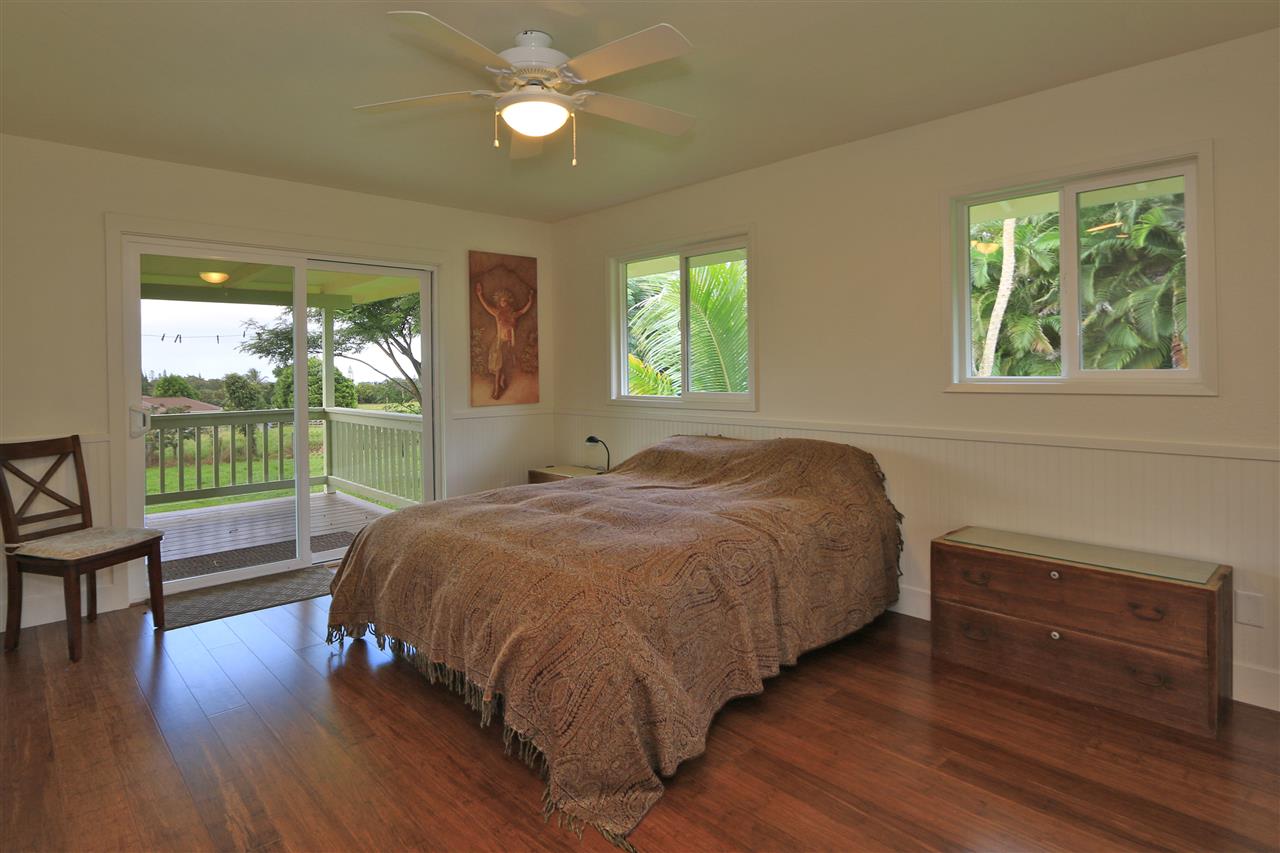1855 B Kauhikoa Road Haiku, HI 96708 - Photo 7 of 30 a bed sitting in a spacious bedroom next to a window