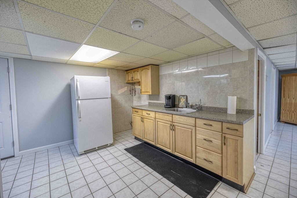 213 Boyden Street Fall River, MA 02721 - Photo 17 of 29