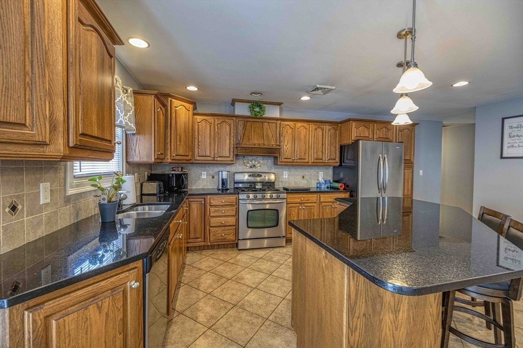 213 Boyden Street Fall River, MA 02721 - Photo 3 of 29