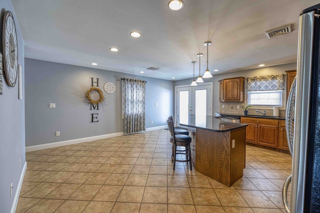 213 Boyden Street Fall River, MA 02721 - Photo 5 of 29