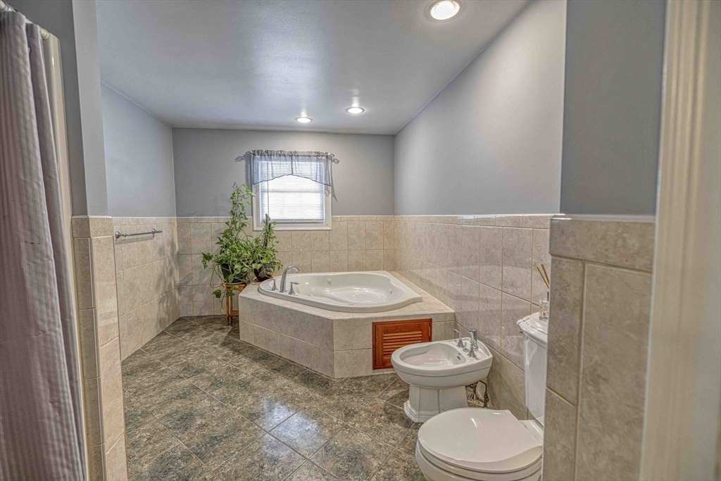 213 Boyden Street Fall River, MA 02721 - Photo 7 of 29