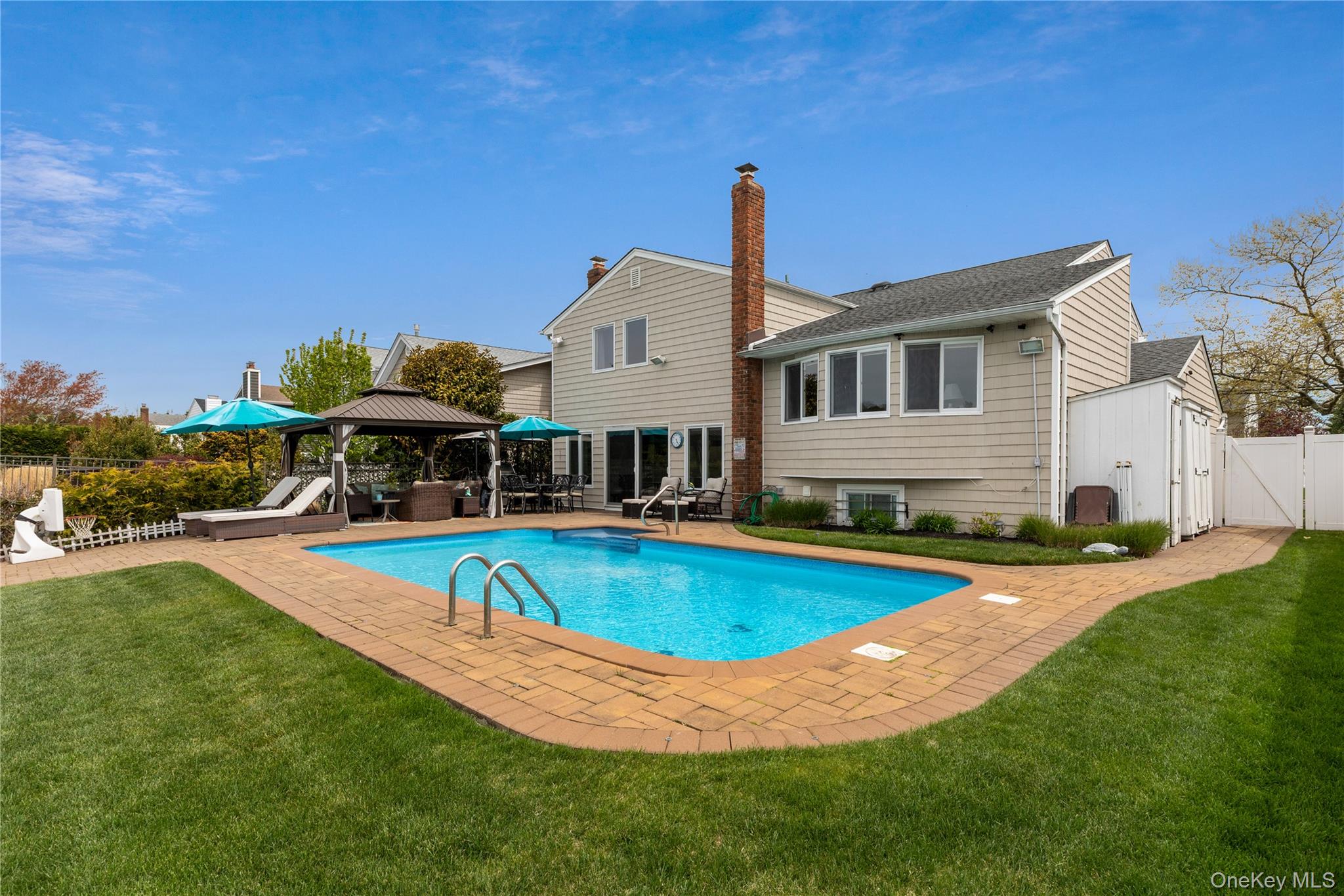 2848 Clubhouse Road Merrick, NY 11566 - Photo 22 of 40