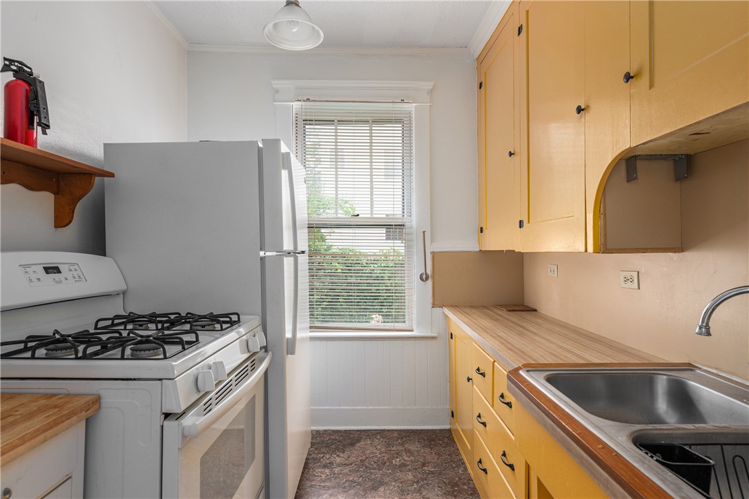 263 St Barnabe Street Woonsocket, RI 02895 - Photo 3 of 34