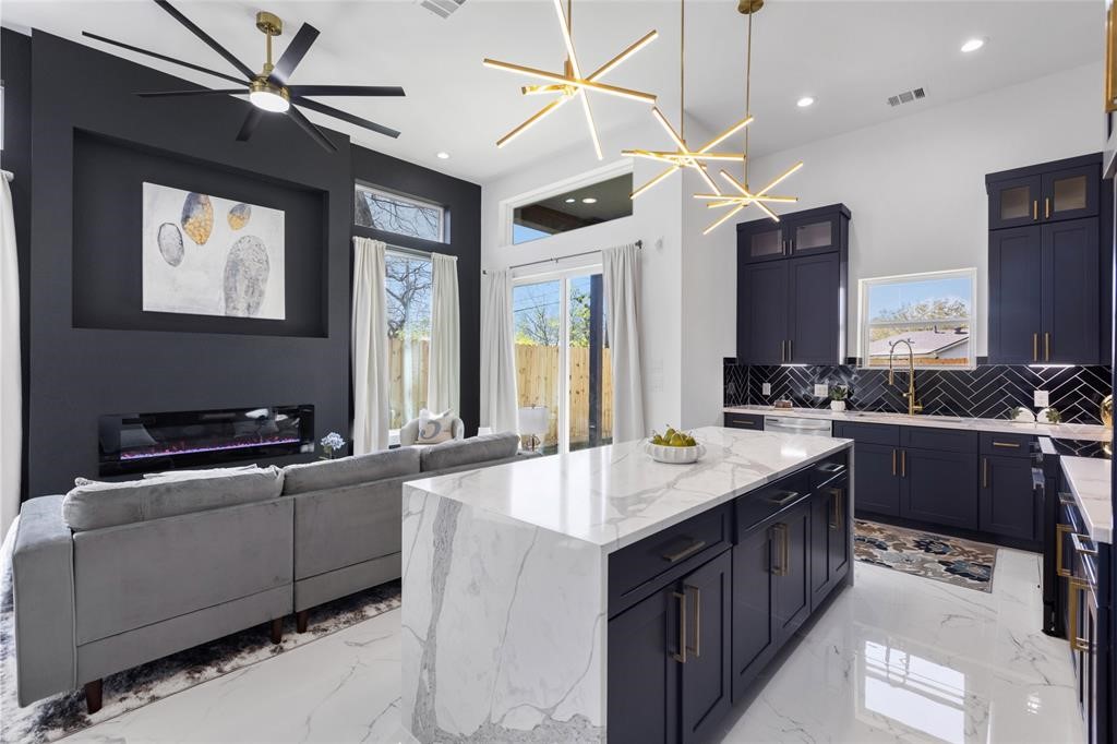 7330 St Lo Road, Unit B Houston, TX 77033 - Photo 2 of 24 Gallery Image 2