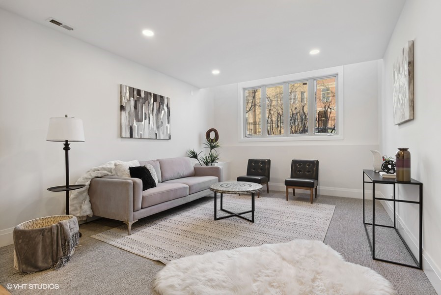 2139 West Crystal Street, Unit 1 Chicago, IL 60622 - Photo 20 of 27 a living room with furniture a desk and chair