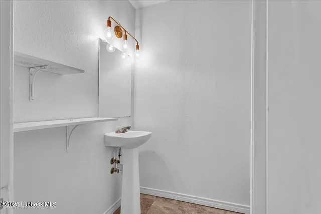 $169,900 | 2427 26th Street, Lubbock, TX 79411