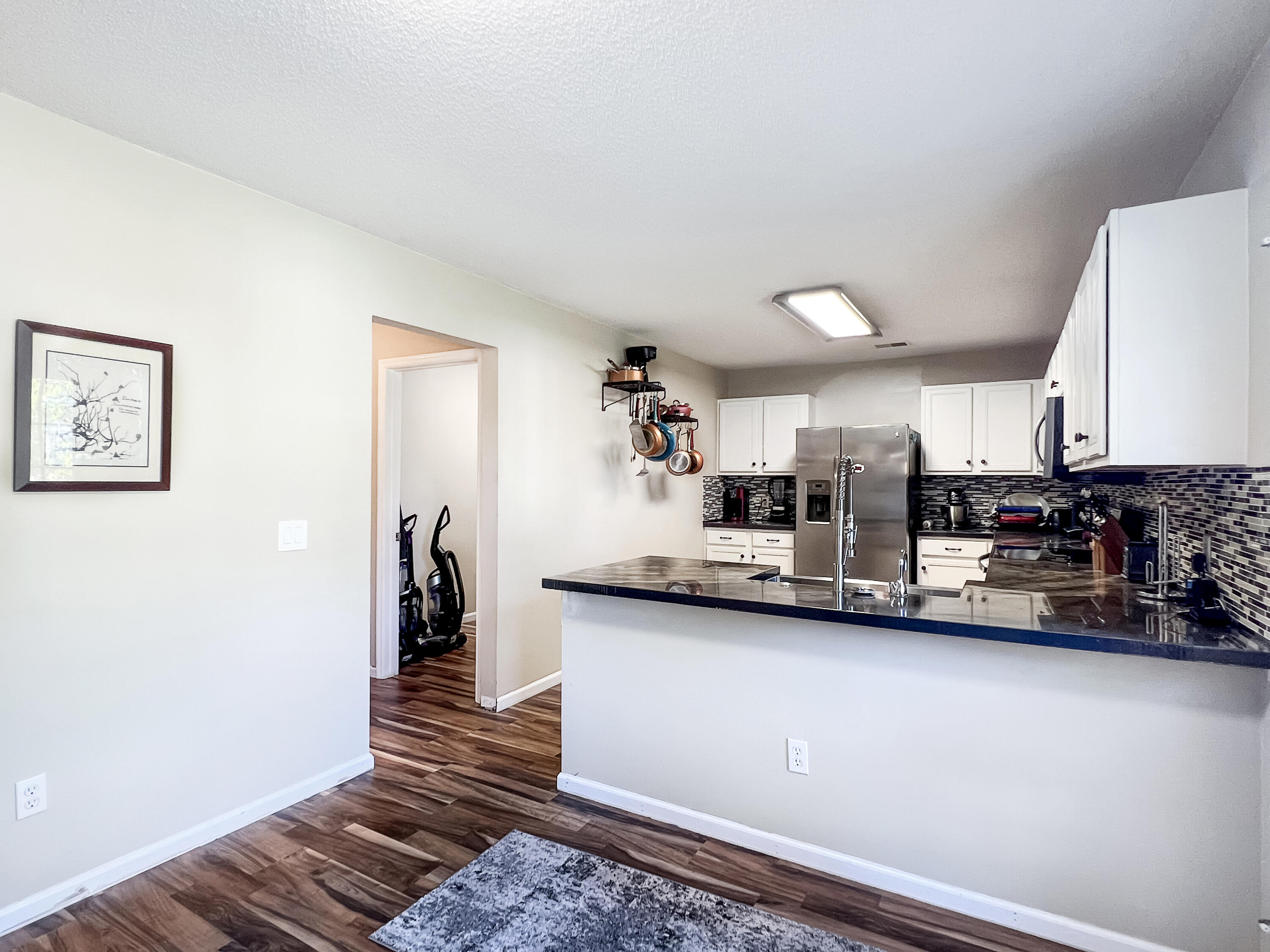 124 Tyron Road Summerville, SC 29483 - Photo 11 of 28 Kitchen BK bar