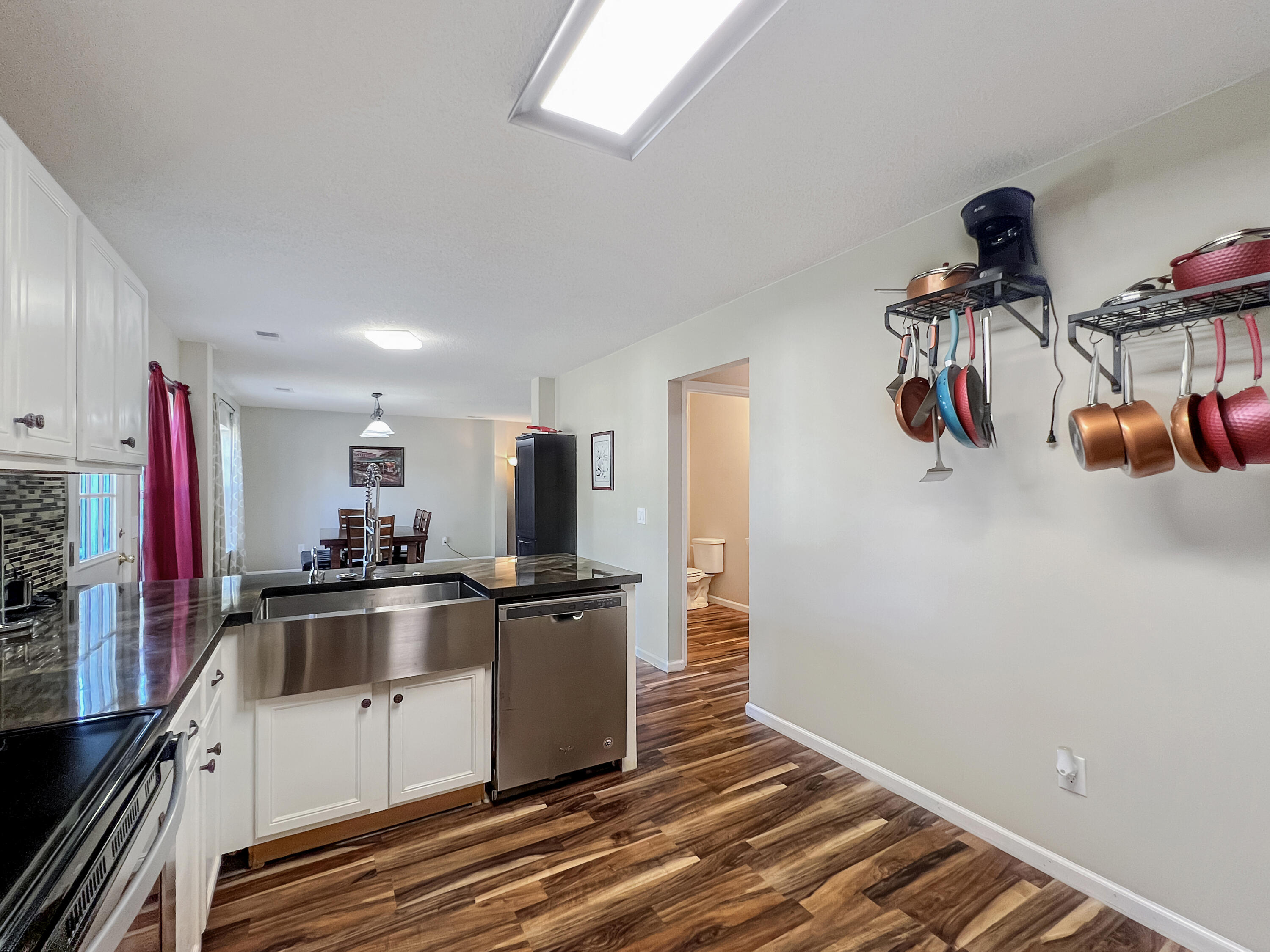 124 Tyron Road Summerville, SC 29483 - Photo 15 of 28 Kitchen to dining