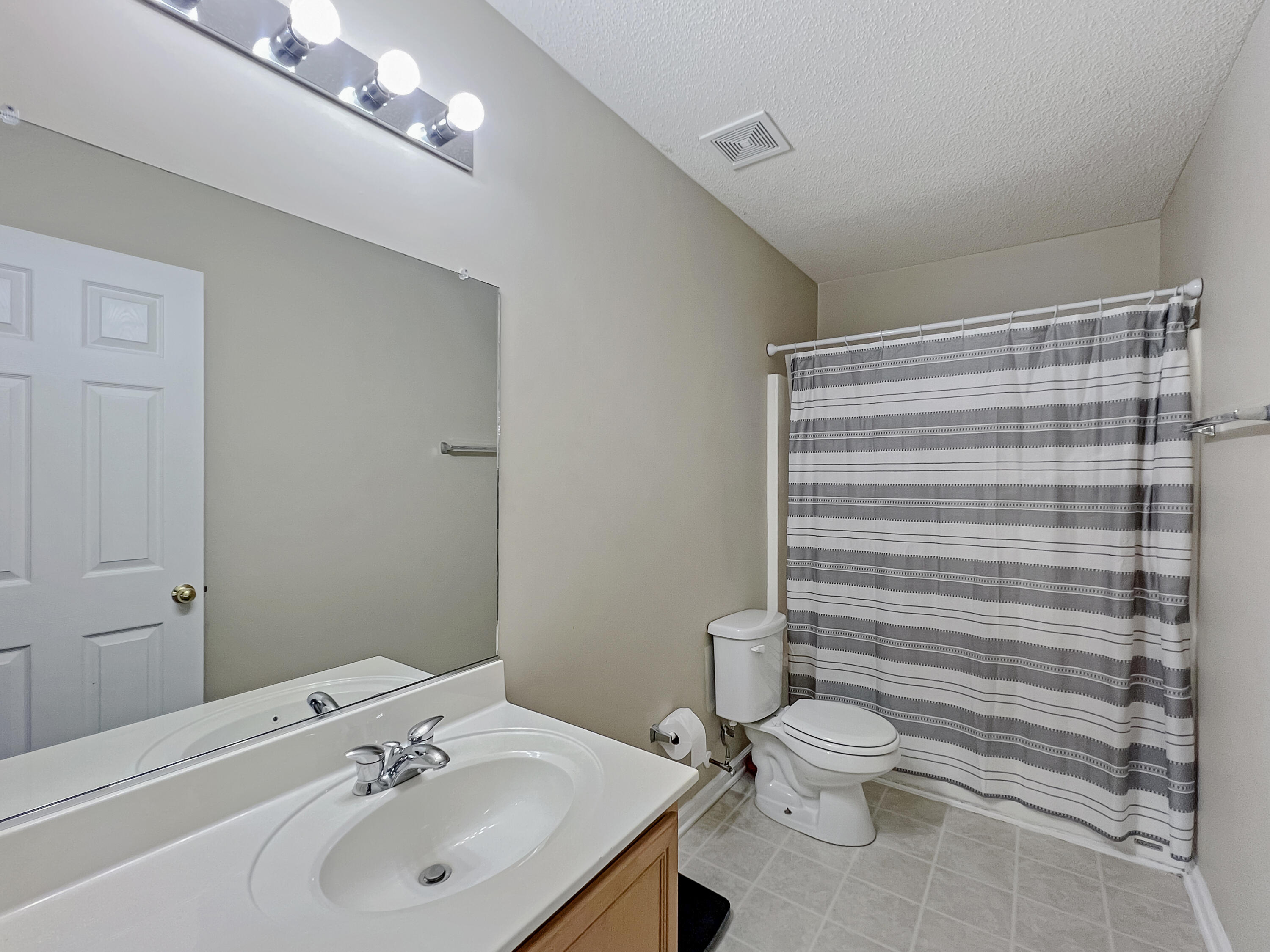 124 Tyron Road Summerville, SC 29483 - Photo 25 of 28 Hall bath
