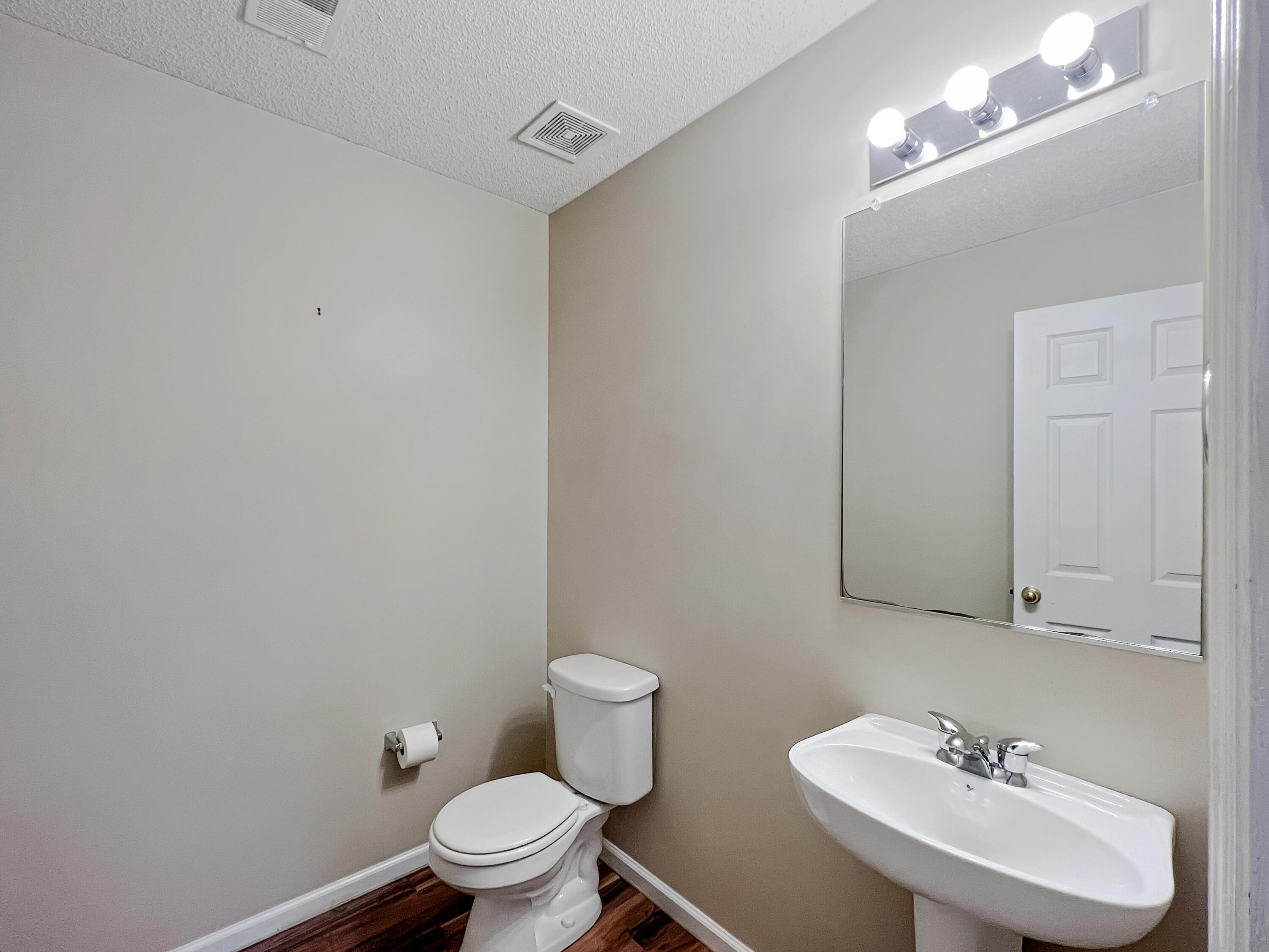 124 Tyron Road Summerville, SC 29483 - Photo 8 of 28 Powder room