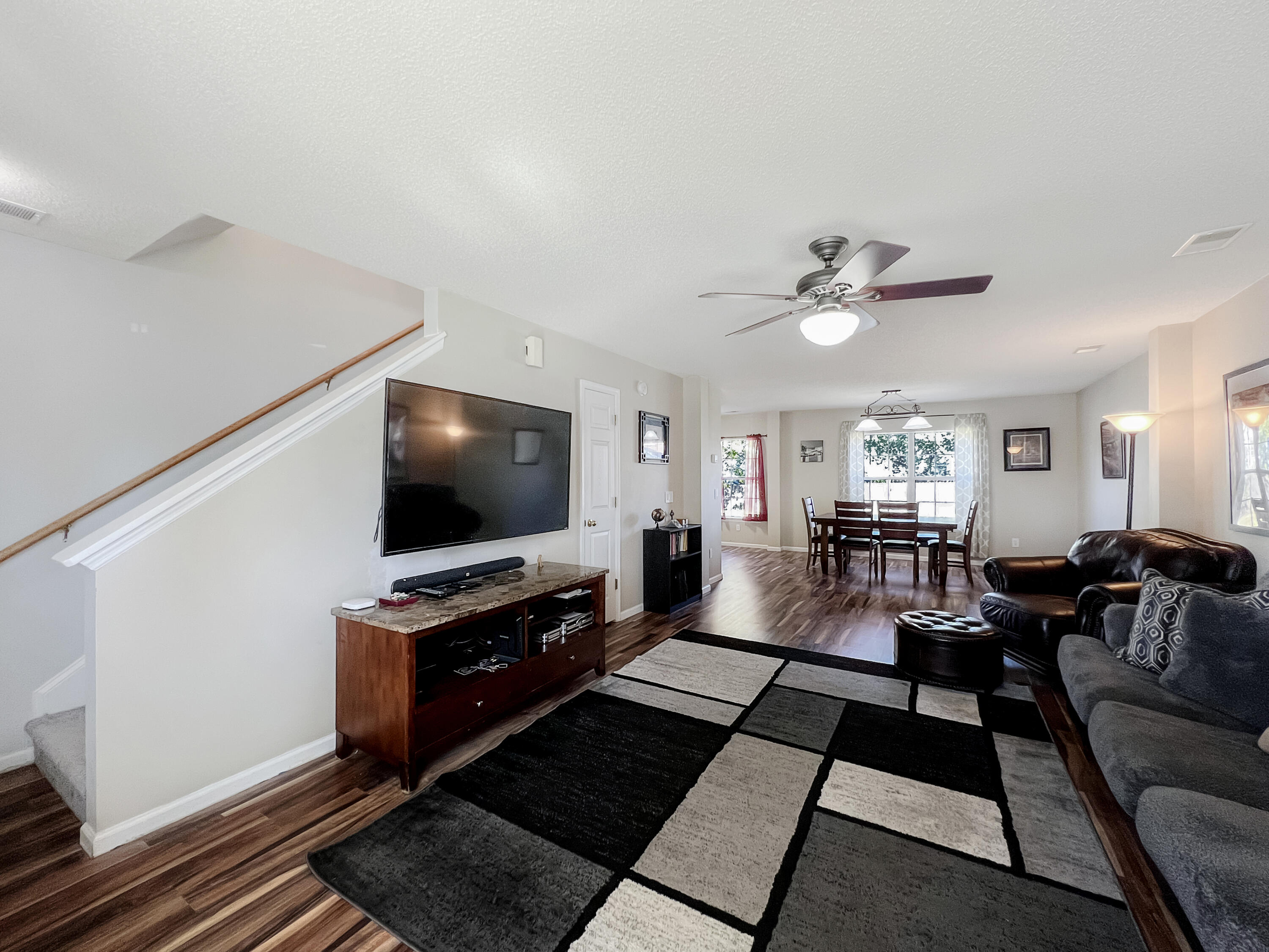 124 Tyron Road Summerville, SC 29483 - Photo 9 of 28 Family room to dining space