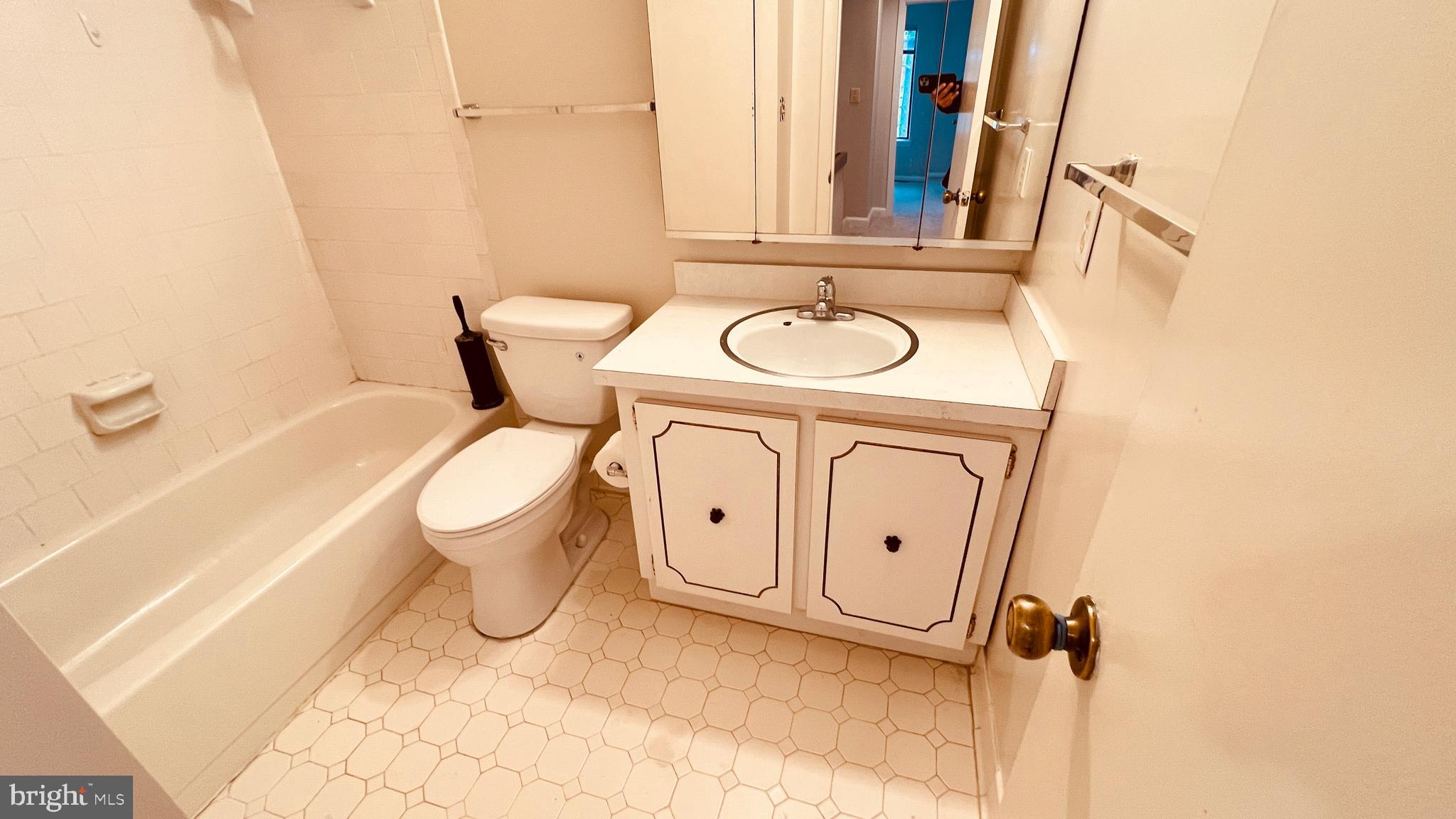 7853 Muirfield Court Potomac, MD 20854 - Photo 14 of 25 a bathroom with a toilet sink and mirror