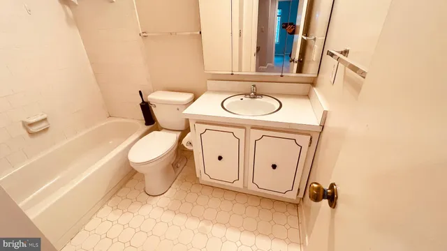 $3,250 | 7853 Muirfield Court, Potomac, MD 20854