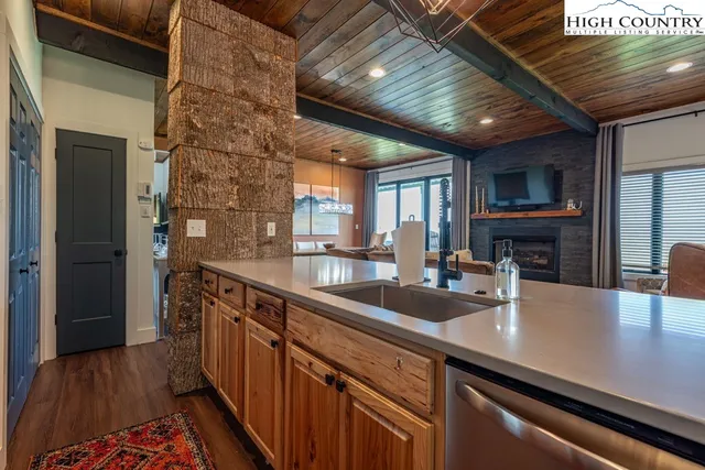 $435,000 | 315 Skyleaf Drive, Unit D18, Sugar Mountain, NC 28604