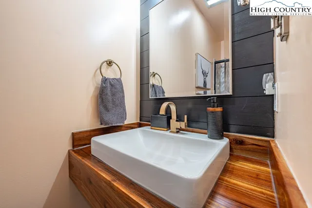 $435,000 | 315 Skyleaf Drive, Unit D18, Sugar Mountain, NC 28604