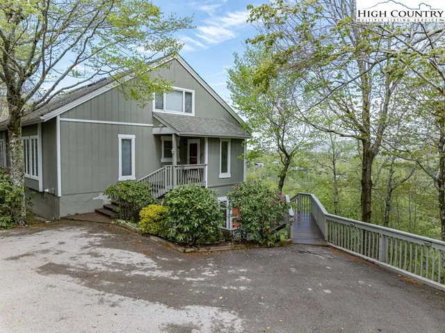 $435,000 | 315 Skyleaf Drive, Unit D18, Sugar Mountain, NC 28604