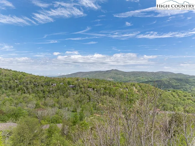 $435,000 | 315 Skyleaf Drive, Unit D18, Sugar Mountain, NC 28604