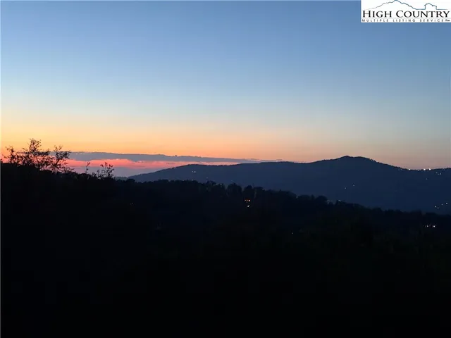 $435,000 | 315 Skyleaf Drive, Unit D18, Sugar Mountain, NC 28604