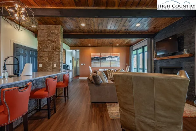 $435,000 | 315 Skyleaf Drive, Unit D18, Sugar Mountain, NC 28604