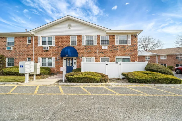 $229,000 | 460 Old Town Road, Unit 19H, Port Jefferson Station, NY 11776